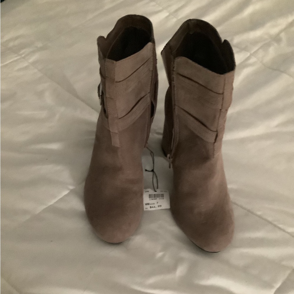 Tan/brown Christian Siriano ankle boots NWT